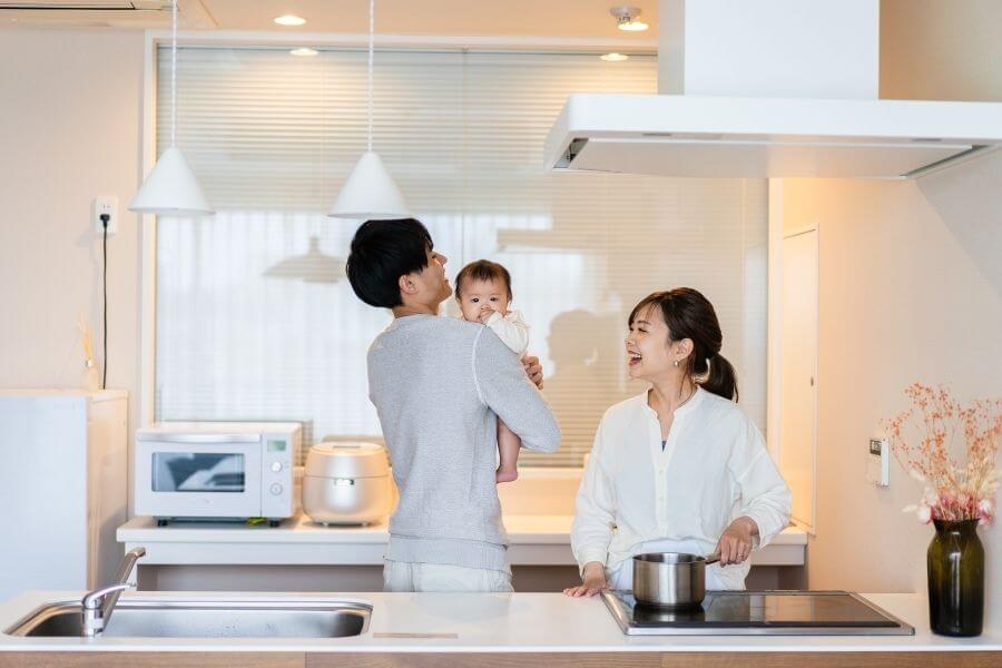 alt="夫婦で家事を分担するための工夫や考え方をまとめた図”