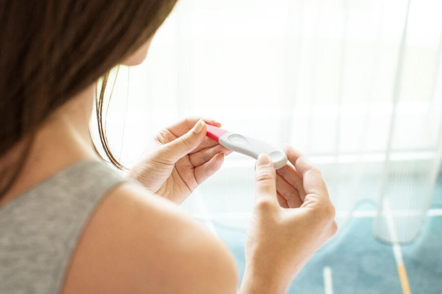 alt="妊活を始めたものの妊娠できず、不安と葛藤を抱える女性の表情"